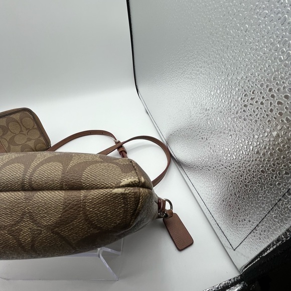 Coach New York canvas‎ leather crossbody bag and wallet. - Picture 7 of 12